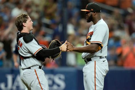Orioles bats build early lead, bullpen barely holds on in 8-6 win over Rays